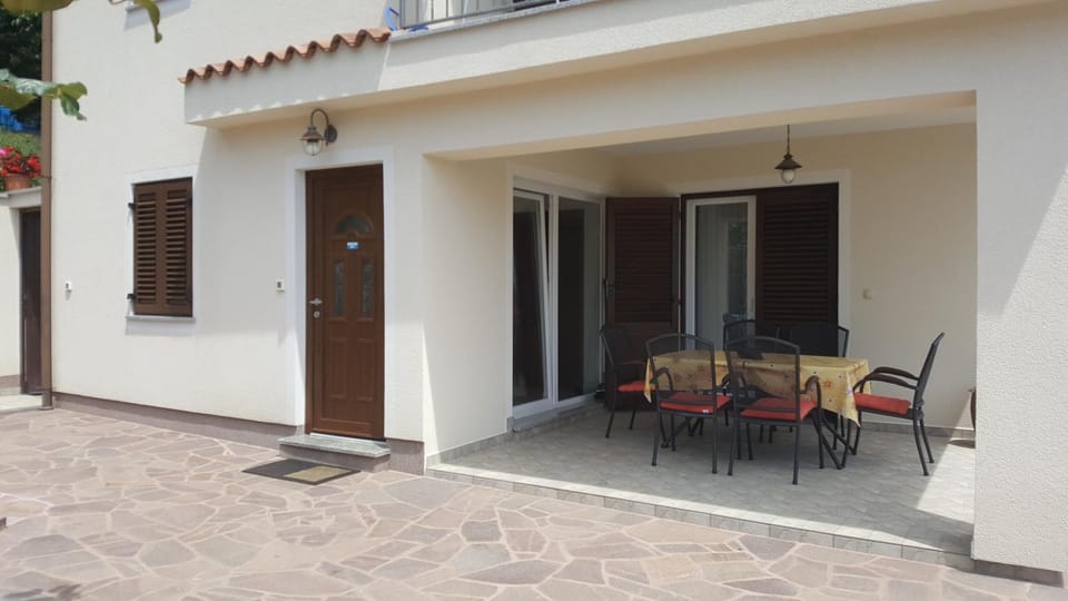 Patio, Facade/entrance, Balcony/Terrace, Garden view, Mountain view, Sea view, Street view