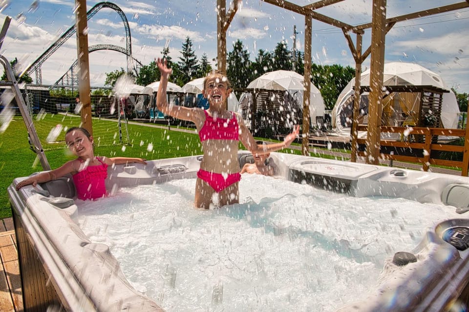 Day, People, Natural landscape, Hot Tub, Hot Tub, Spa and wellness centre/facilities, Aqua park, Pool view, children, group of guests