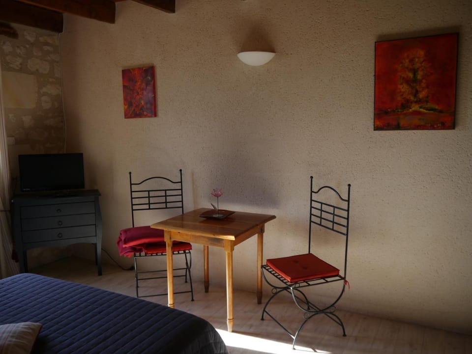 Logis Auberge de Crissay Bed and Breakfast in Centre-Val de Loire