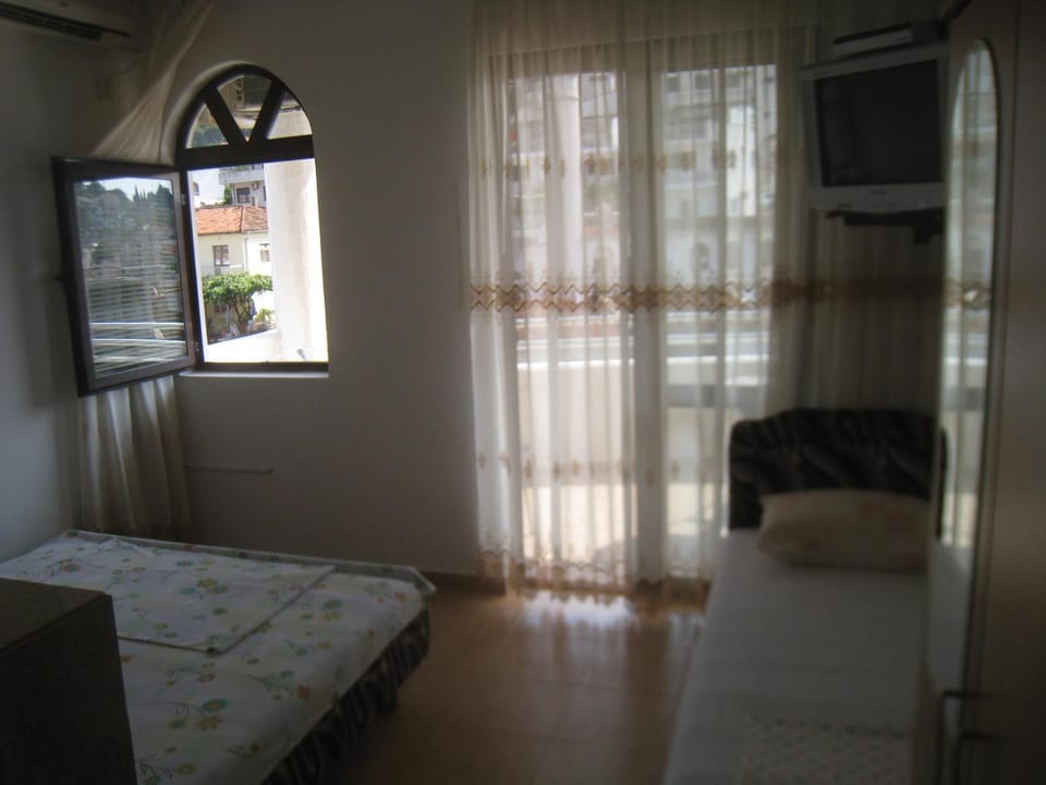 Bedroom, City view, Mountain view, Street view