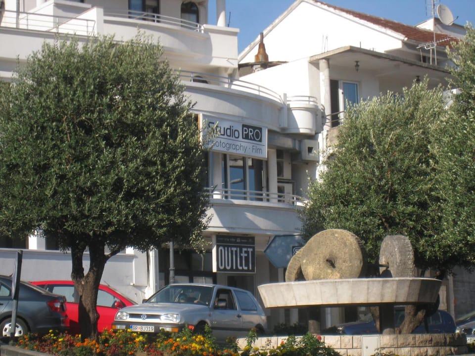 Restaurant/places to eat, Neighbourhood, View (from property/room), Supermarket/grocery shop, Shopping Area