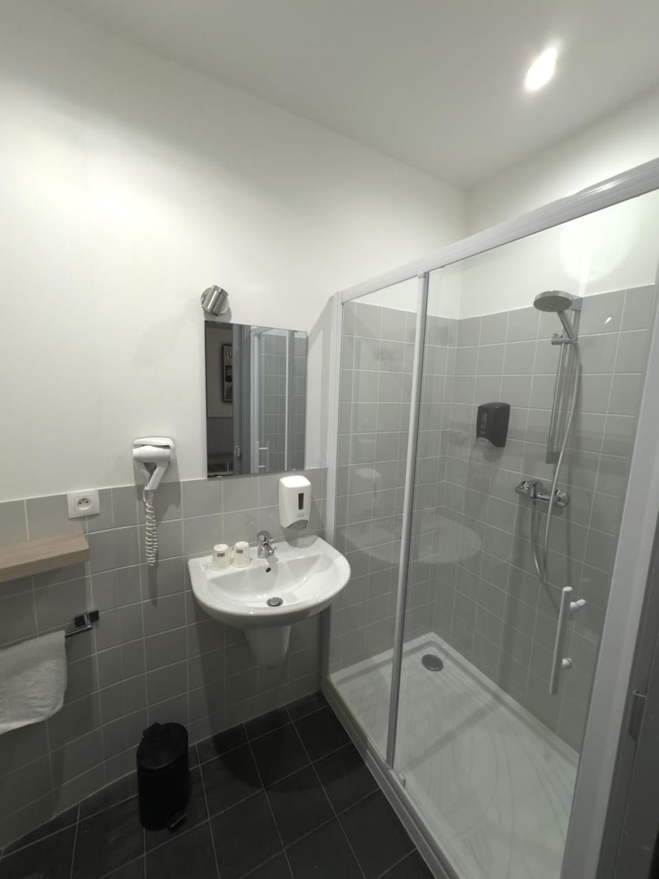 Shower, Toilet, Bathroom, towels