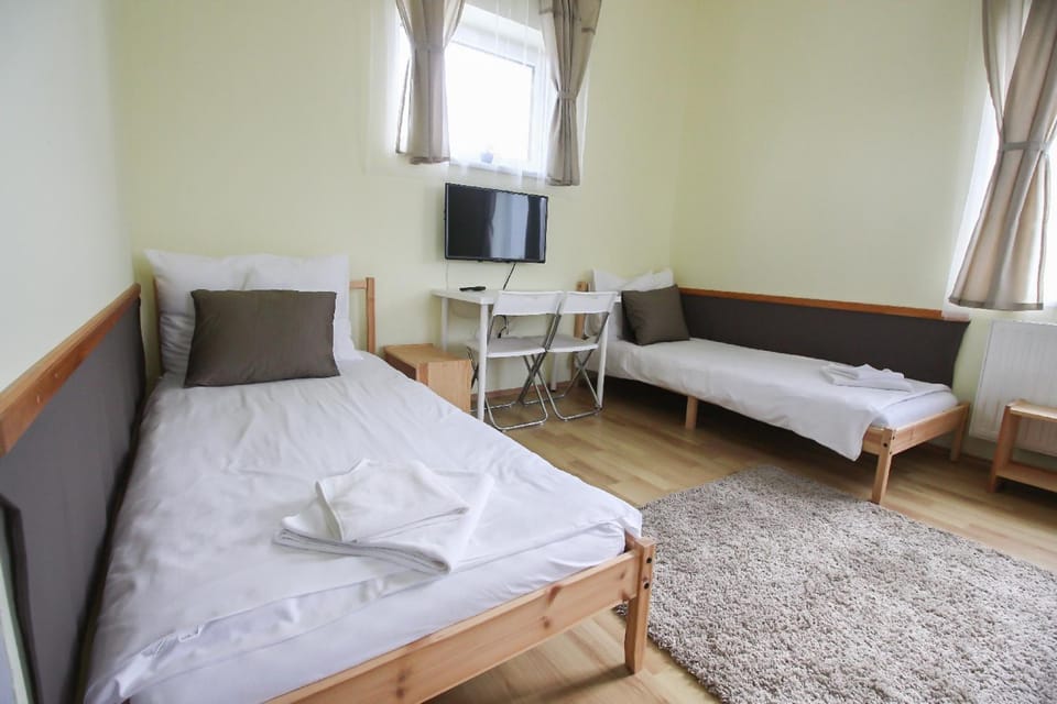 Bed, Photo of the whole room, Bedroom, Family
