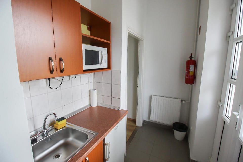 Coffee/tea facilities, Kitchen or kitchenette, Communal kitchen