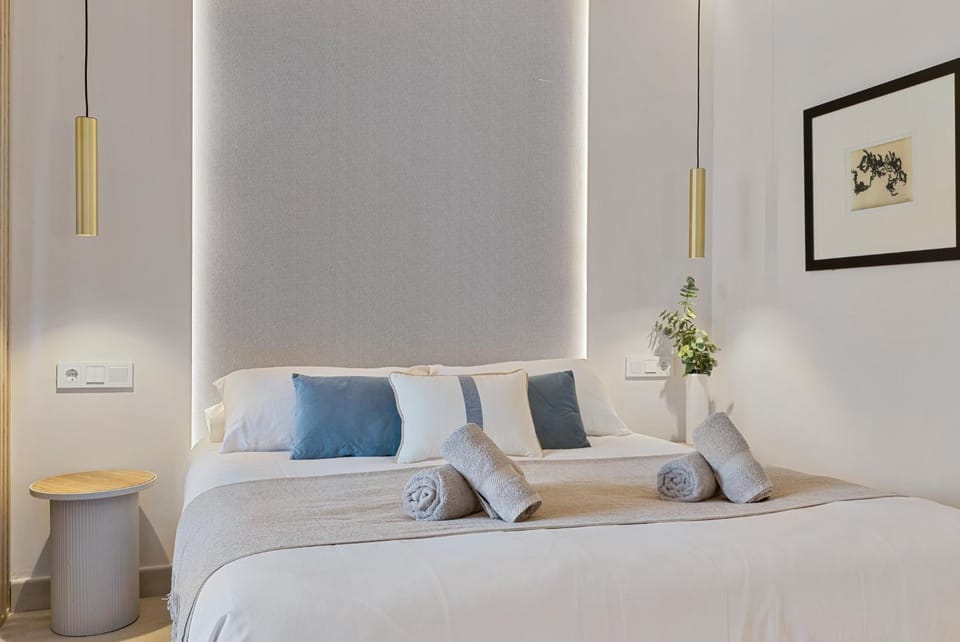 Bed, Photo of the whole room, Bedroom