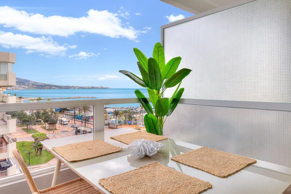 Day, View (from property/room), Balcony/Terrace, Dining area, Beach, Sea view