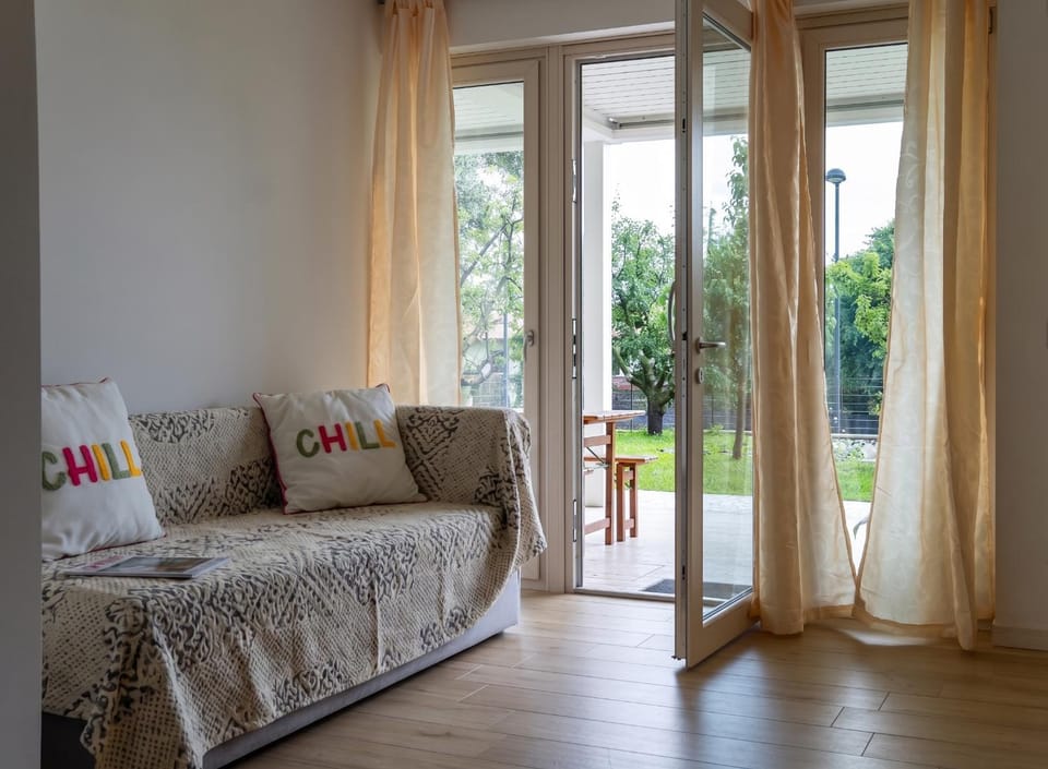 Living room, Garden view