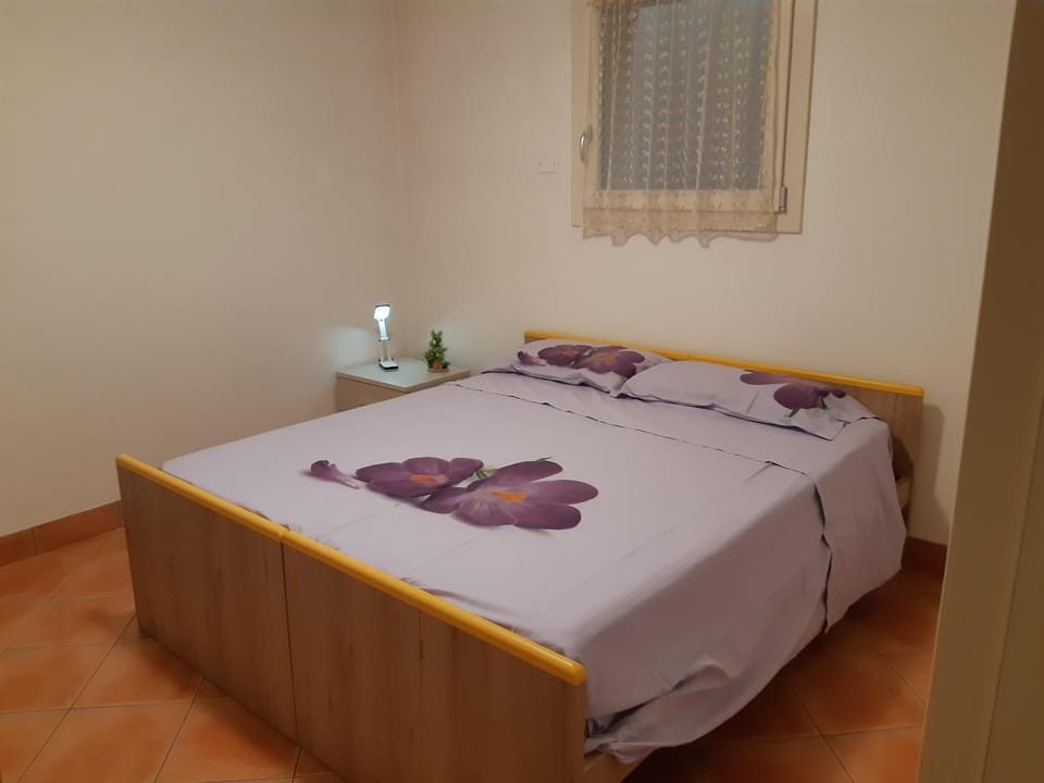 Spring, Bed, Day, Photo of the whole room, On site