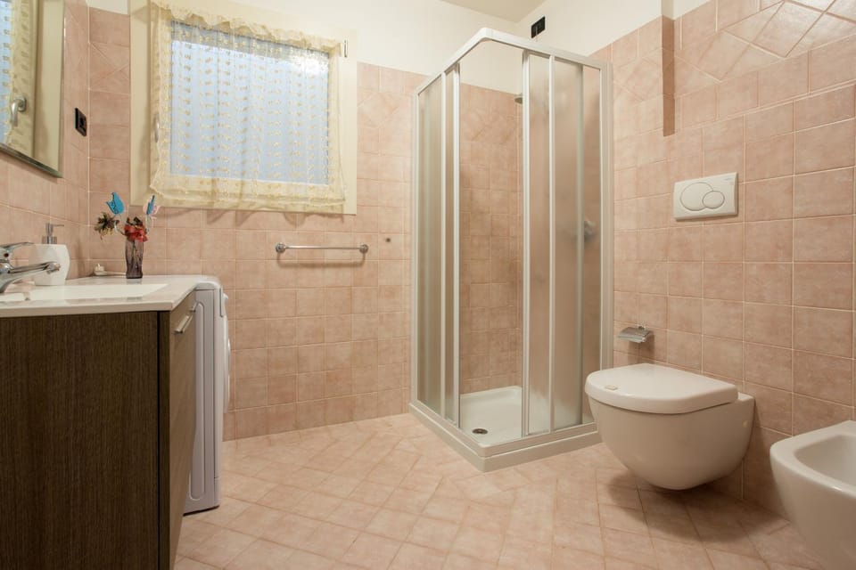 Shower, Bathroom, towels