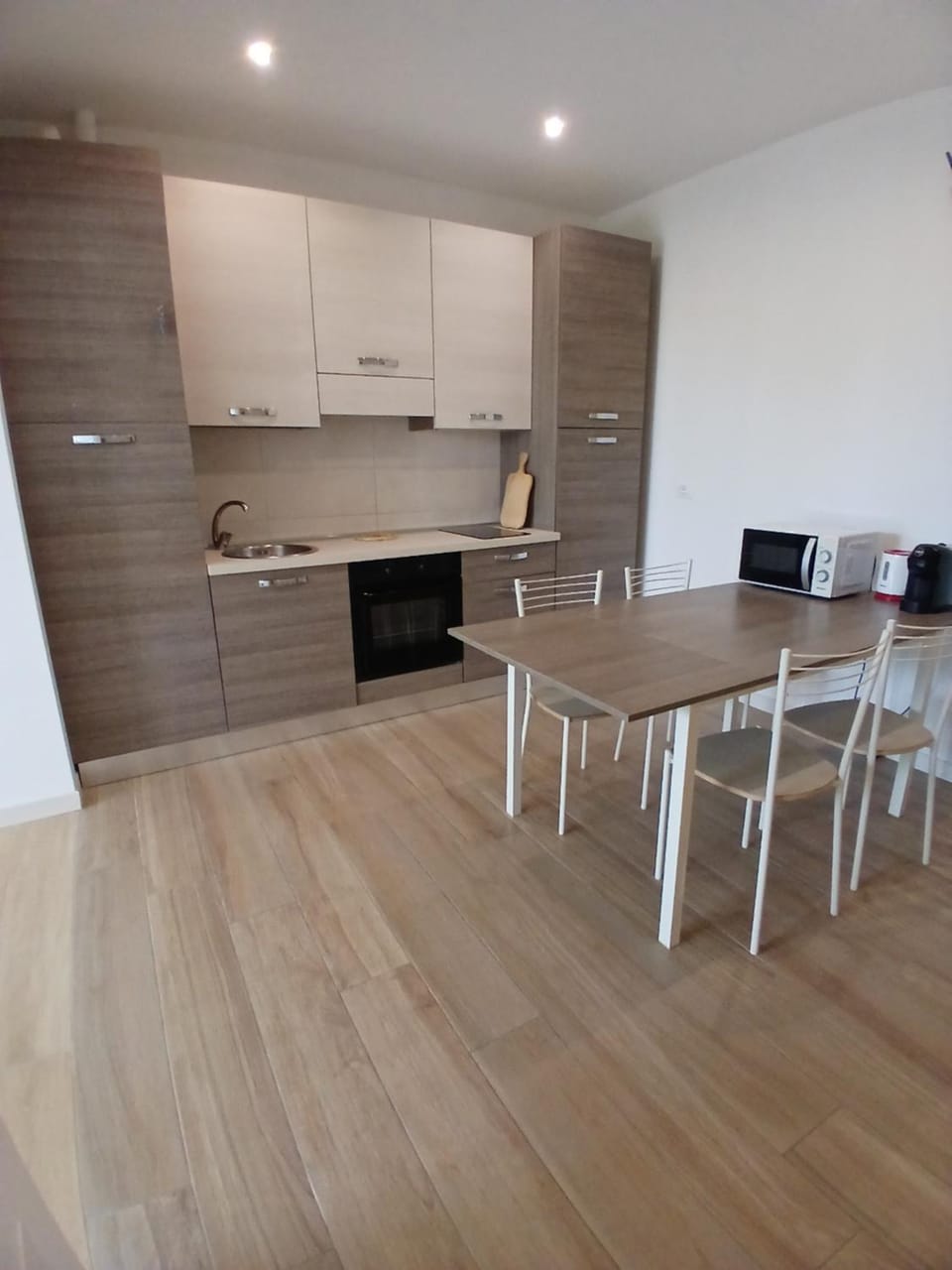 Dining area, oven, stove