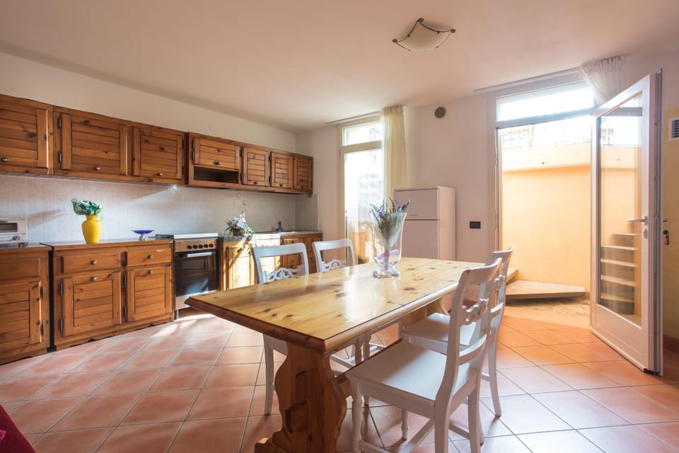 Spring, Day, Kitchen or kitchenette, Decorative detail, Dining area, On site