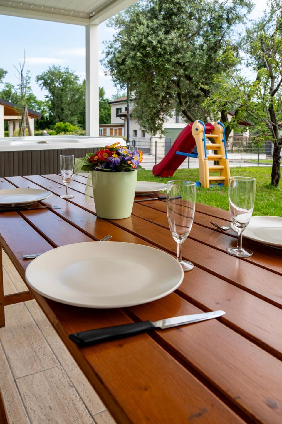 Property building, Patio, Hot Tub, Garden view