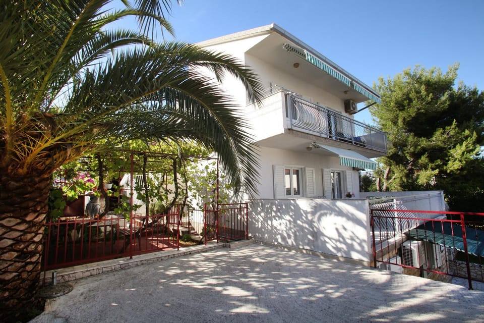 Off site, Neighbourhood, Area and facilities