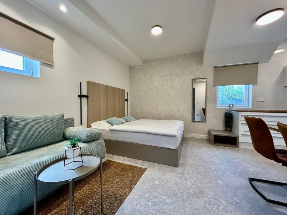 Bed, Photo of the whole room, Seating area