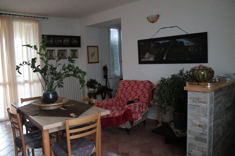 Communal lounge/ TV room, Facade/entrance, Library, Evening entertainment, Entertainment