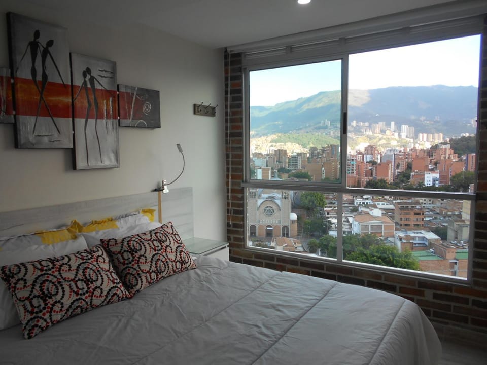 Bedroom, City view, Mountain view