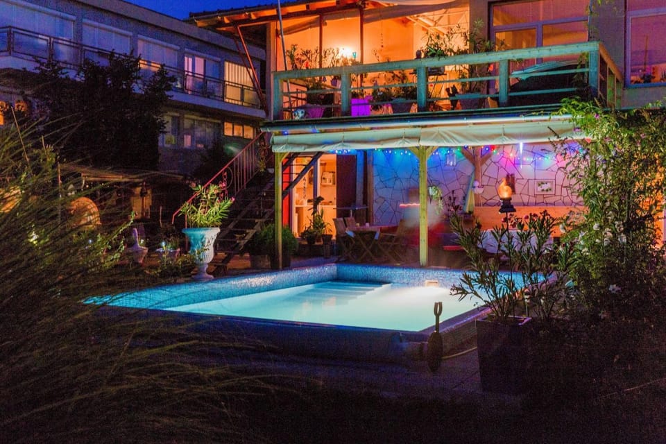 Property building, Garden, Balcony/Terrace, Garden view, Swimming pool