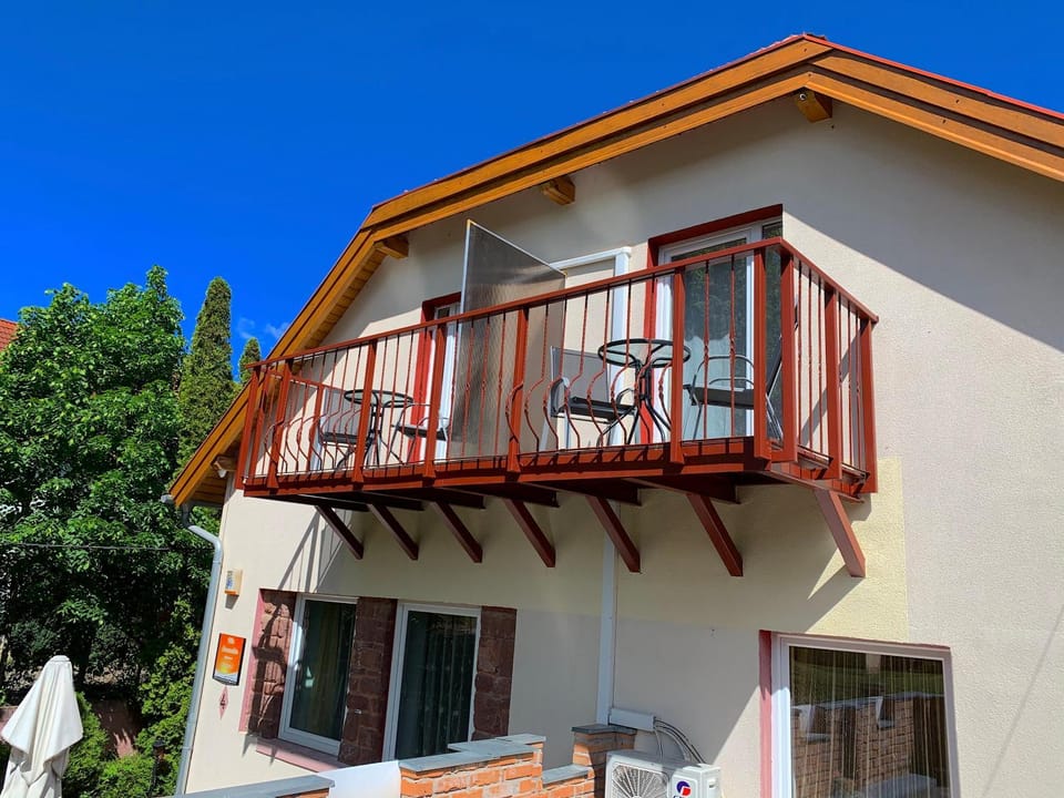 Property building, Balcony/Terrace, Balcony/Terrace