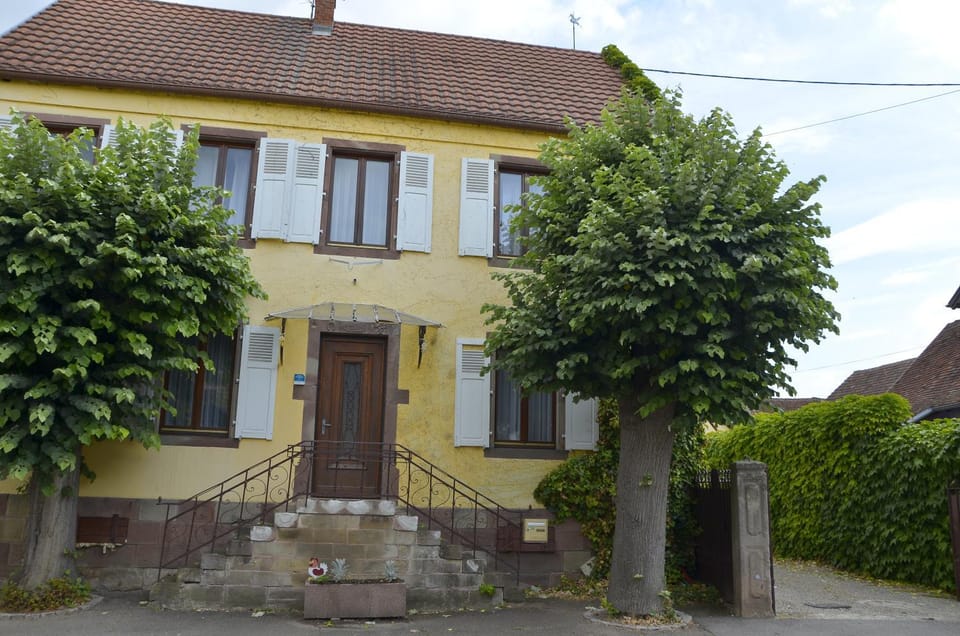 Facade/entrance, Day, Summer, Street view, Street view, Family