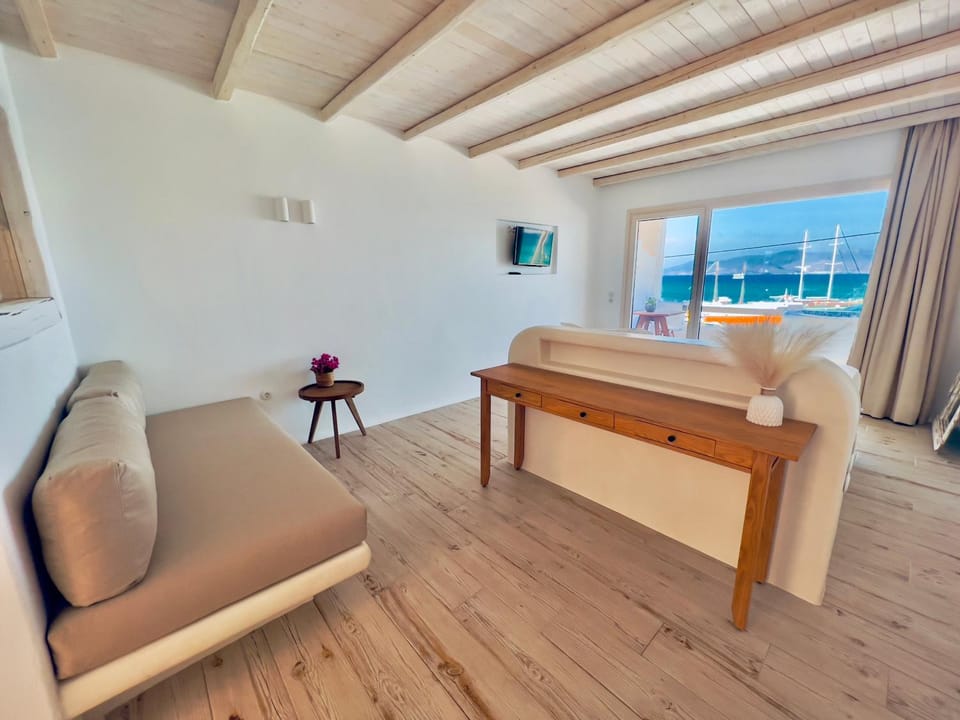 Photo of the whole room, Seating area, Bedroom, Sea view