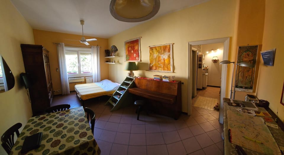Bed, Seating area
