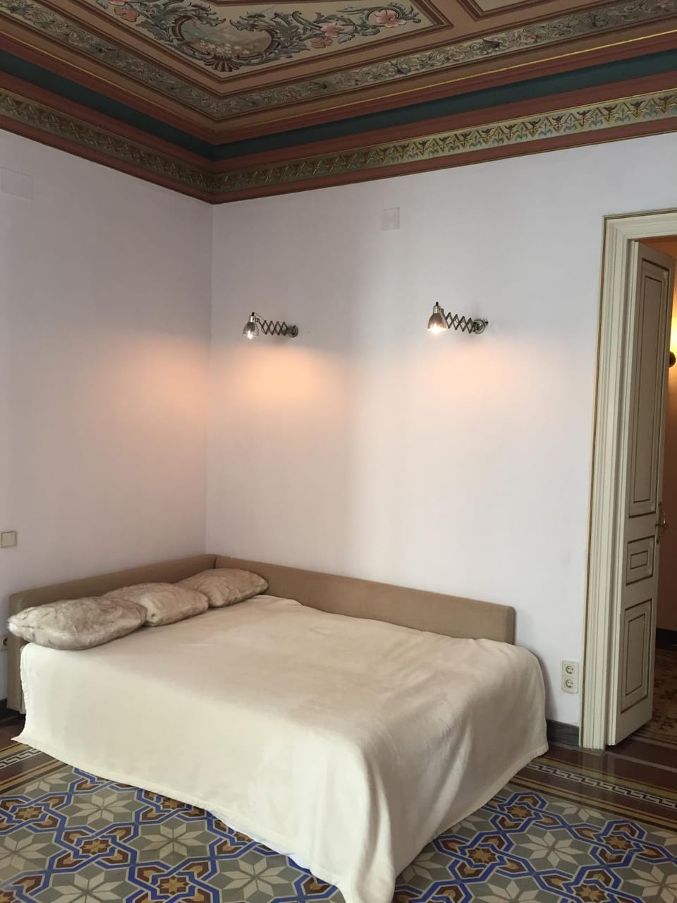 Bed, Living room