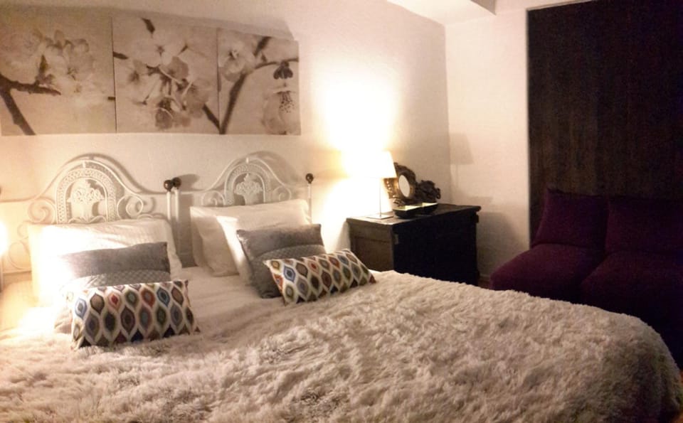 Bedroom, Certificate/Award