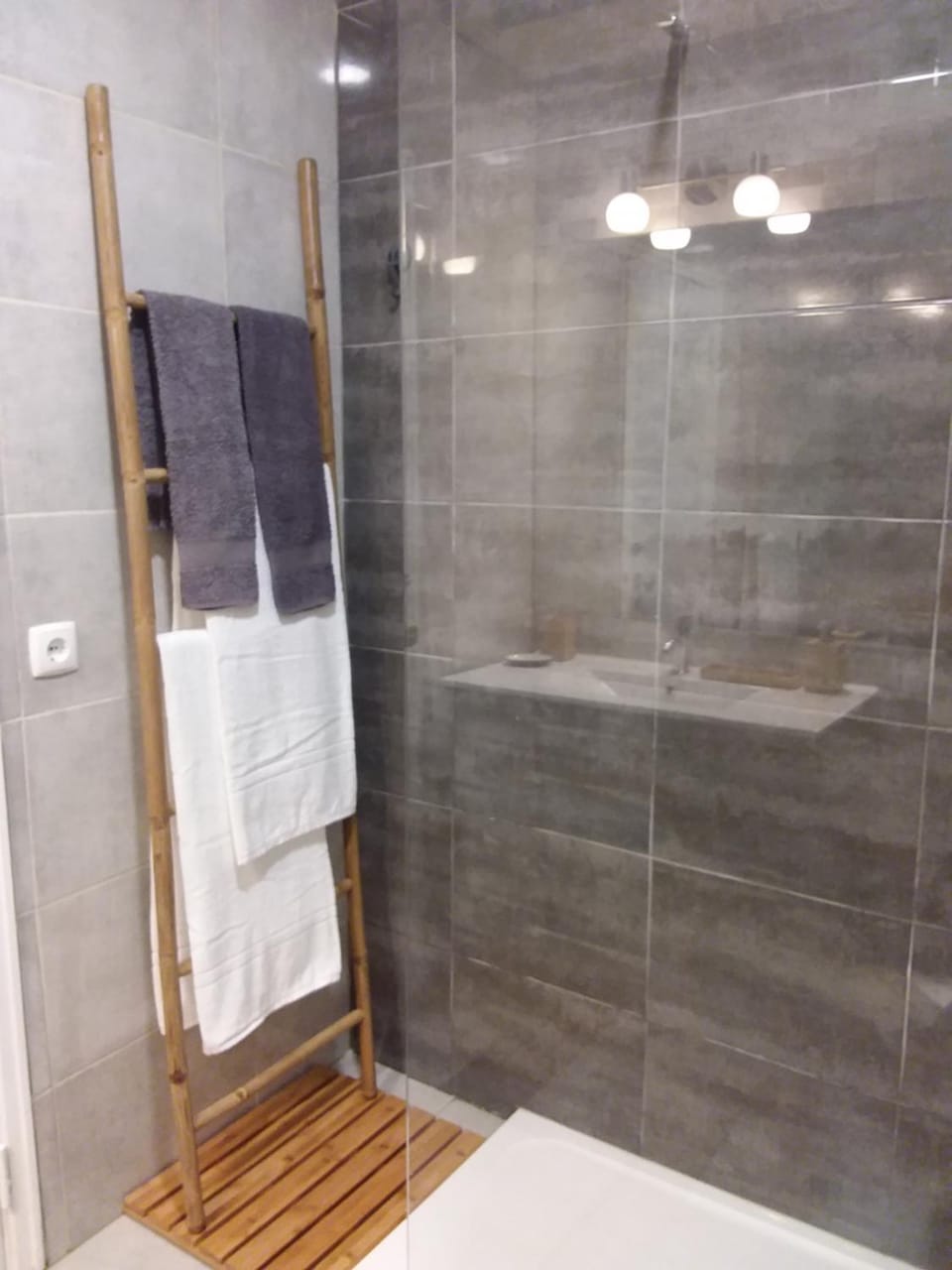 Bathroom, Decorative detail