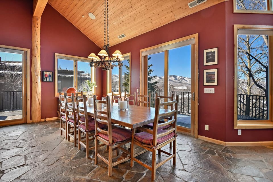 Day, Winter, View (from property/room), Dining area, Mountain view, furniture