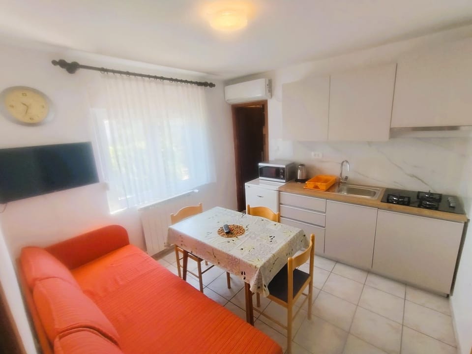 Kitchen or kitchenette, Living room, Dining area, oven, stove