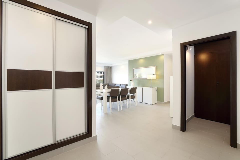 Communal lounge/ TV room, Lobby or reception, Dining area