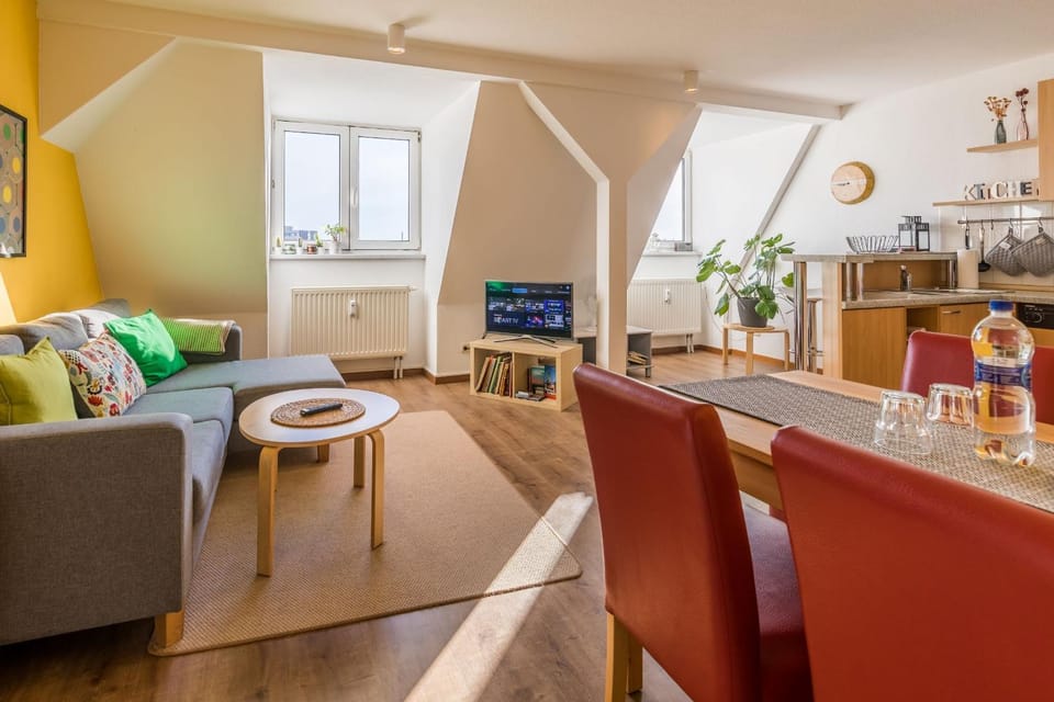 TV and multimedia, Kitchen or kitchenette, Living room, Dining area