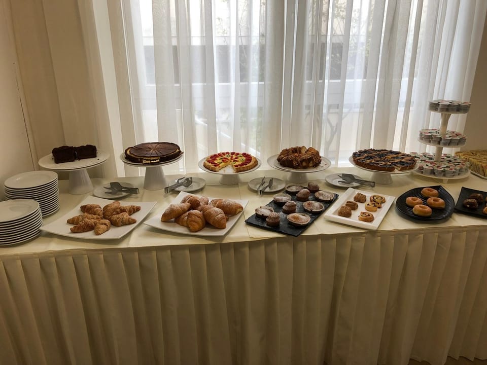 Breakfast, Buffet breakfast