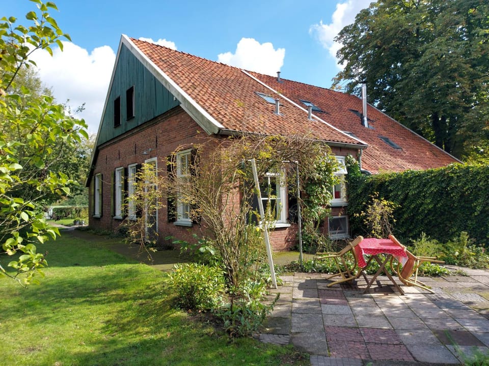 Property building, Garden, Balcony/Terrace