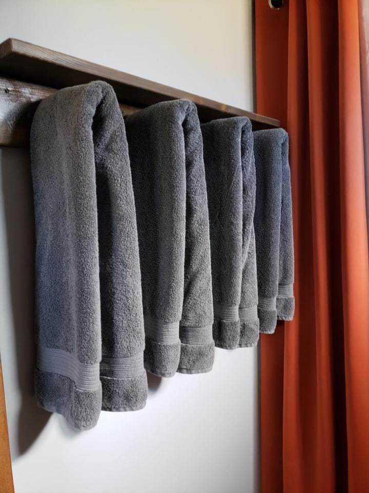 Bathroom, towels