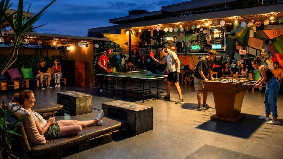 People, Balcony/Terrace, Evening entertainment, Entertainment