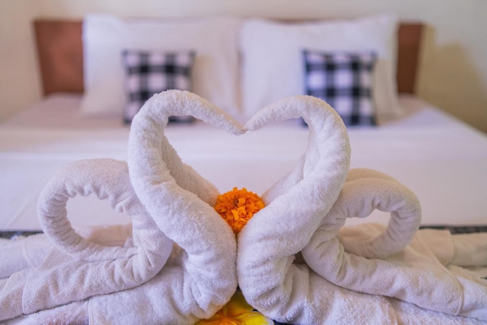 Bed, towels