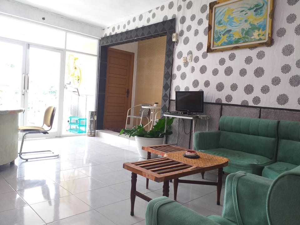 Communal lounge/ TV room