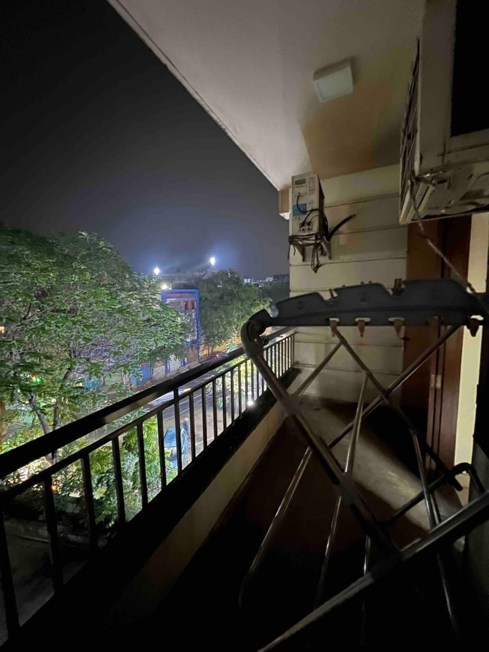 The Raveesh - 2BHK Fully Furnished Apartment J85 Bed and Breakfast in New Delhi