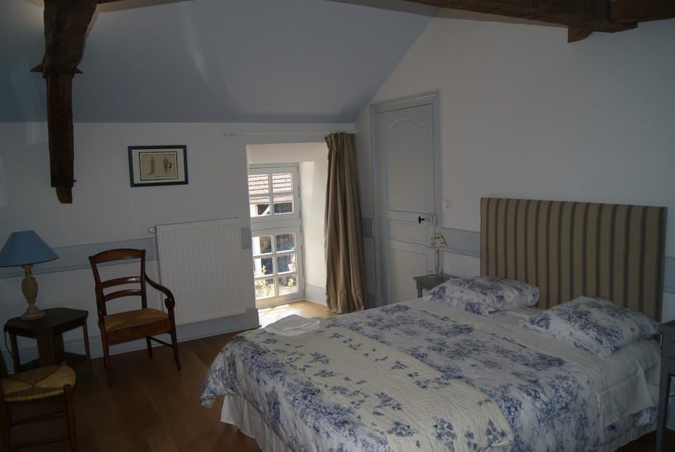Château de Fontnoble Bed and Breakfast in Auvergne-Rhône-Alpes
