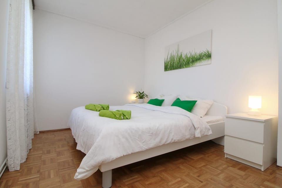 Bed, People
