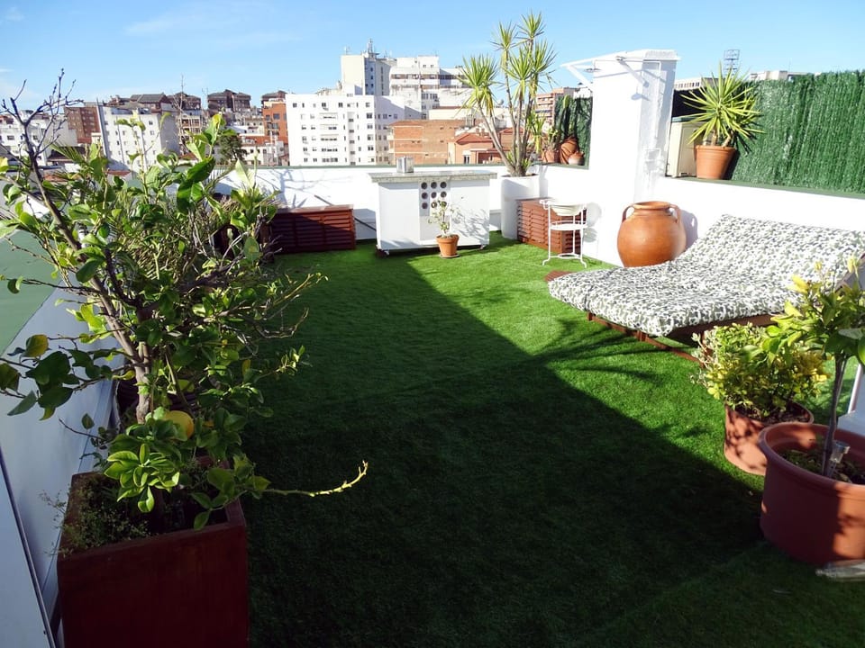 Shower, BBQ facilities, Balcony/Terrace, Photo of the whole room