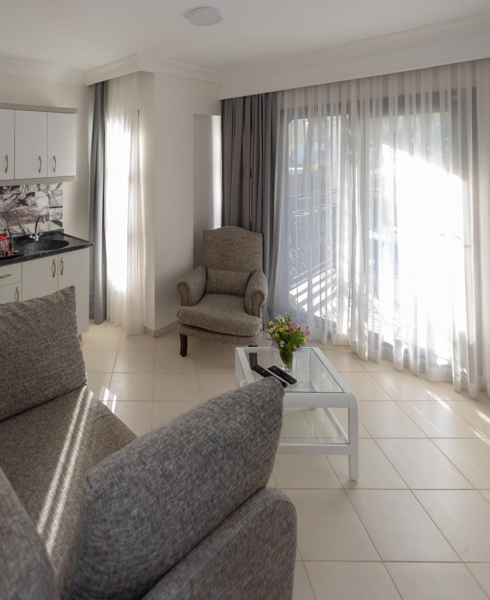 Kitchen or kitchenette, Living room