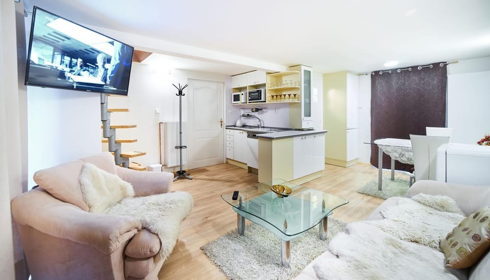 Property building, Activities, Living room, Other, Photo of the whole room, Decorative detail, Sports, Entertainment