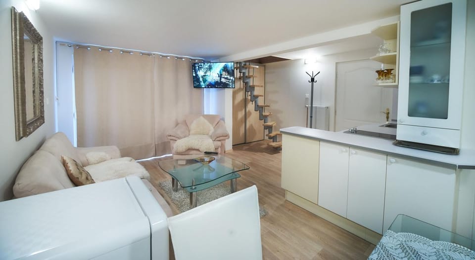 Living room, Photo of the whole room