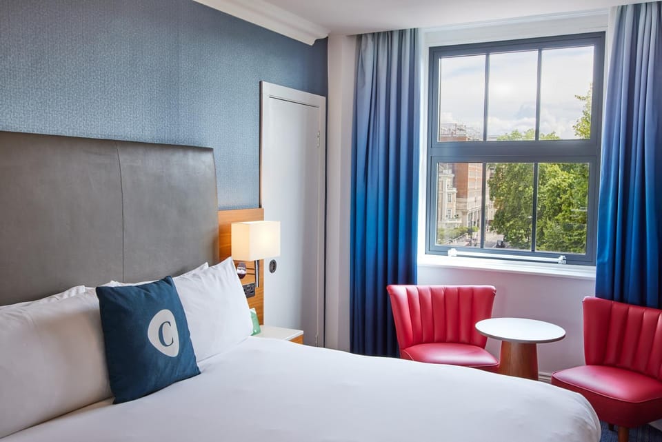 Bed, View (from property/room), Bedroom, Landmark view