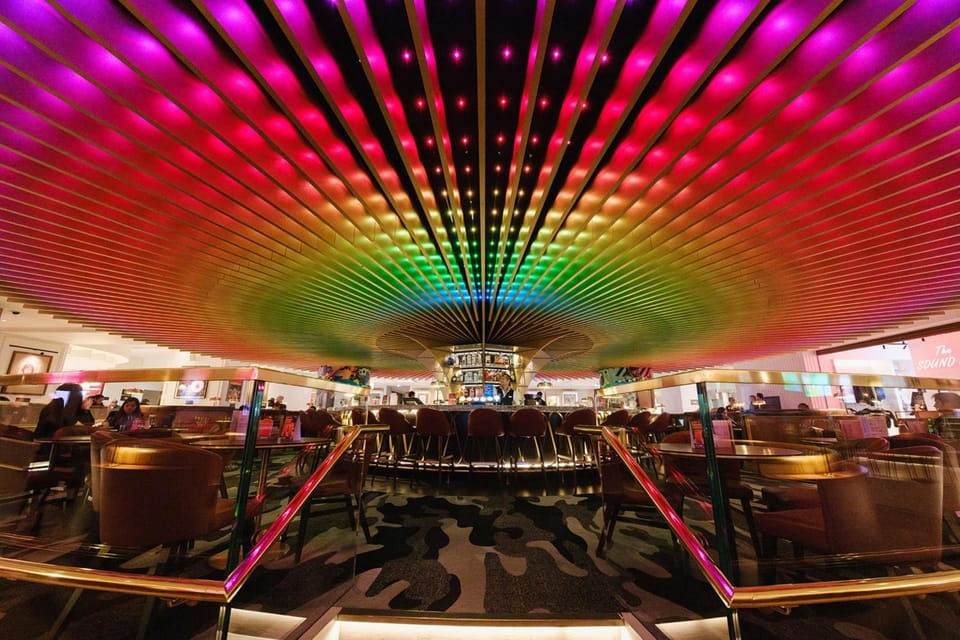 Restaurant/places to eat, Lounge or bar
