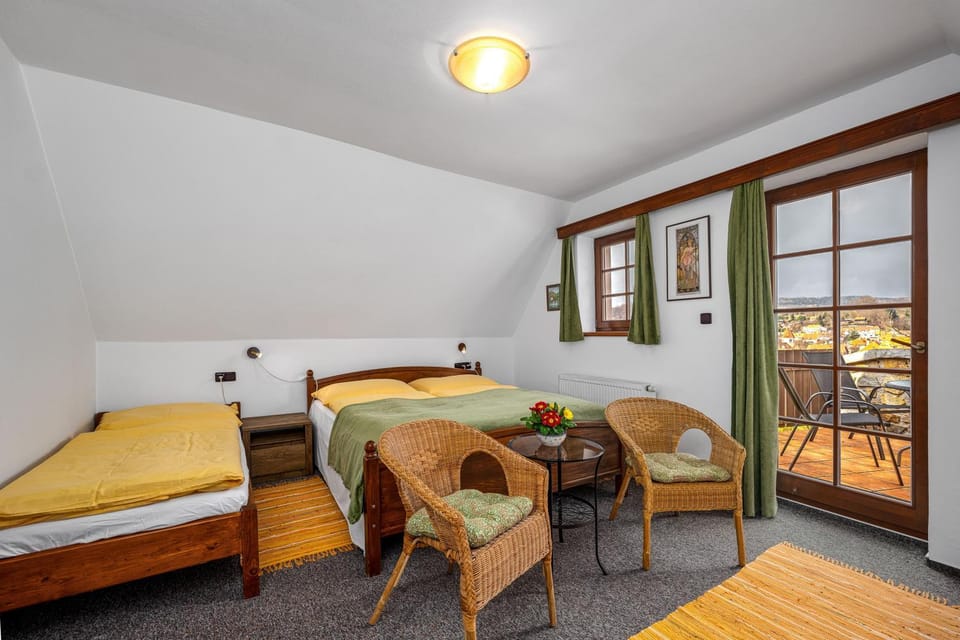 Bed, Photo of the whole room, Seating area, Bedroom