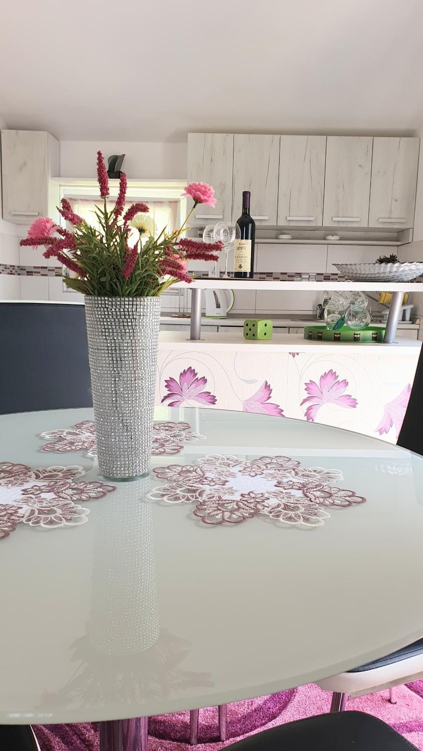 Kitchen or kitchenette, Decorative detail