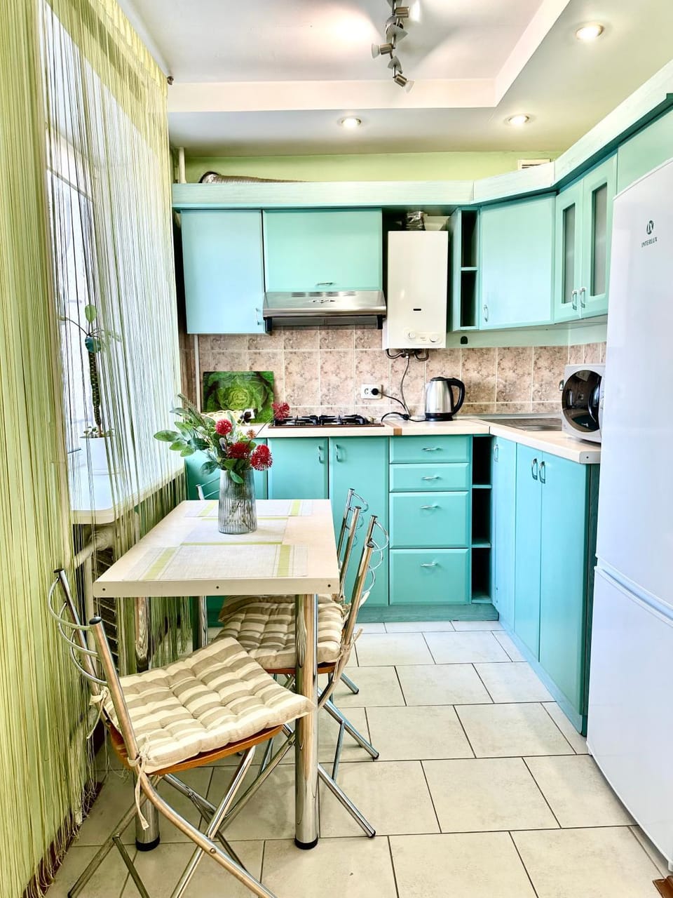 Kitchen or kitchenette, Dining area, microwave, pet friendly, stove
